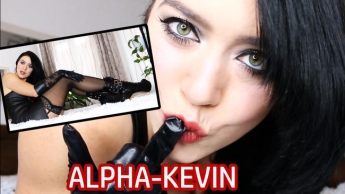 ALPHA-KEVIN allein zu Haus