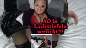 AO in Lackstiefeln zerfickt!!!