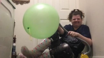 Arikajira Green Balloon Burst Fetish BBW