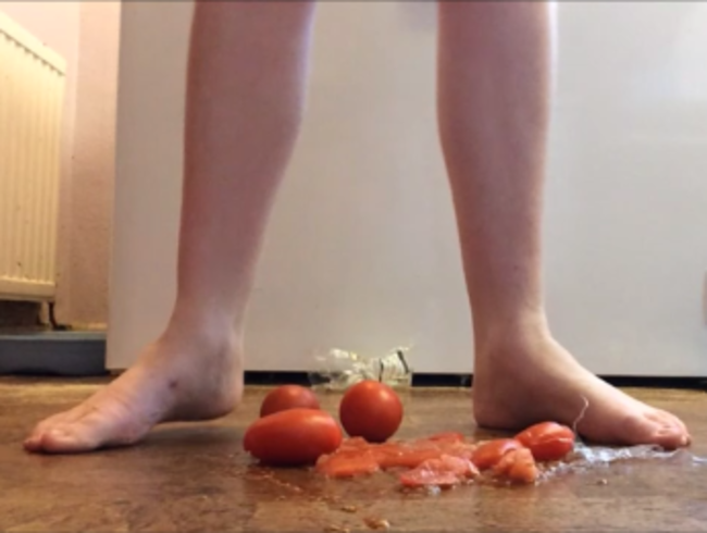 Arikajira Tomato Crush Food Splosh BBW Foot Fetish