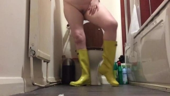 Arikajira Yellow Wellies Boot Fetish Pee BBW