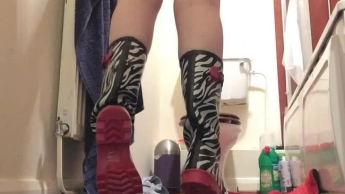 Arikajira Zebra Wellies Pee BBW Fetish 1