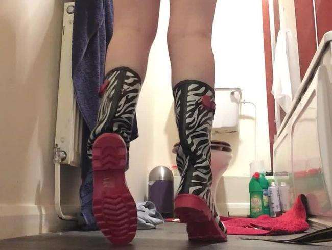 Arikajira Zebra Wellies Pee BBW Fetish 1