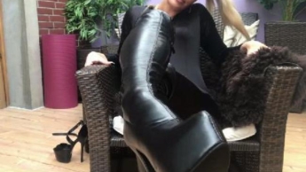 Ballbusting ! Welche meiner Heels spürst du Sklavensau am besten ?!