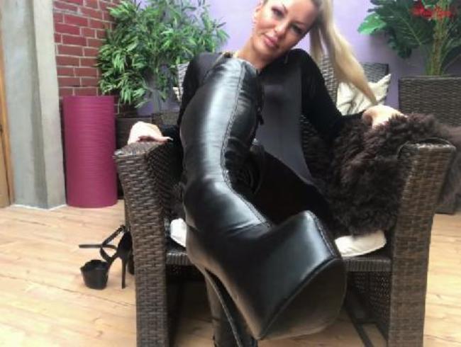 Ballbusting ! Welche meiner Heels spürst du Sklavensau am besten ?!