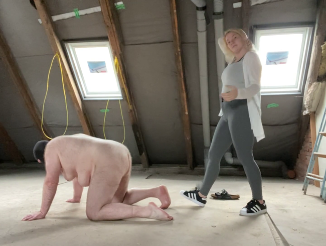 Ballbusting in Lieblingssneaker