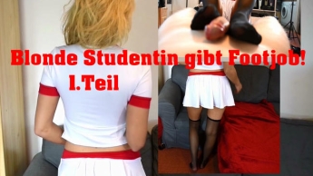 Blonde Studentin gibt Footjob! 1.Teil