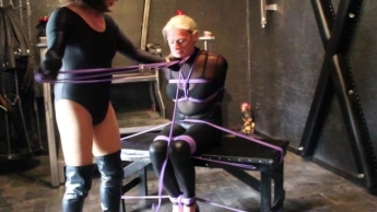 Bonda  vs Conny – Conny ´s Sitzbondage