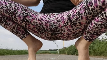 Bunte Leggins eingepisst