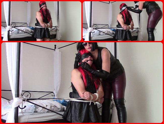 Crossdesser bondage 4,  Kneeling leather sissy