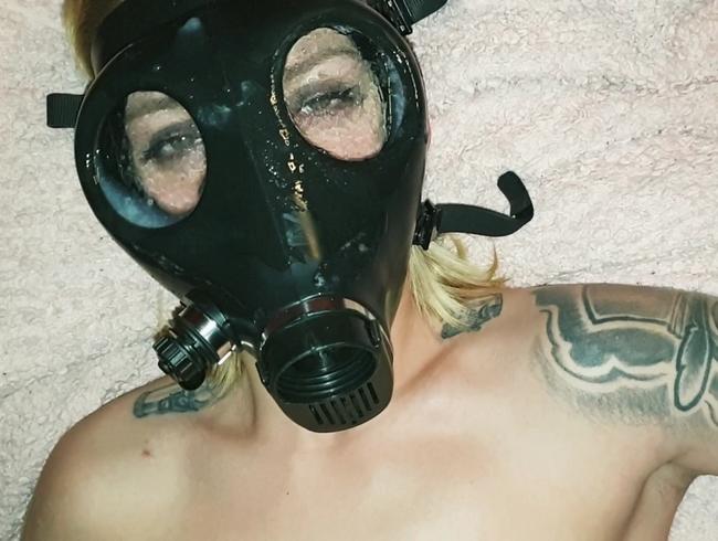 Cumshot auf die Gasmaske