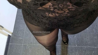 Der Schokokuss muss leiden – Trempling in Nylons & Heels