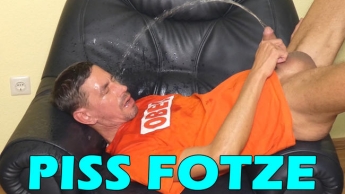 Die Piss Fotze