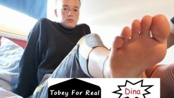 Dina – Ankle Socks & Barefoot Massage