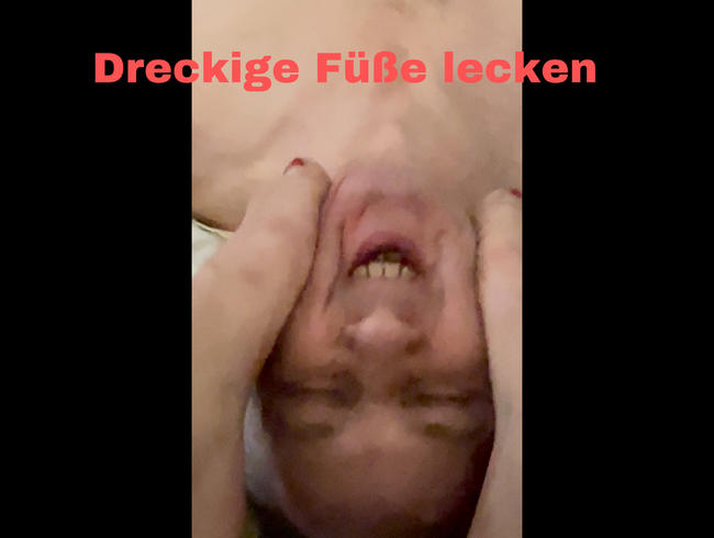 Dreckige Füße im Gesicht