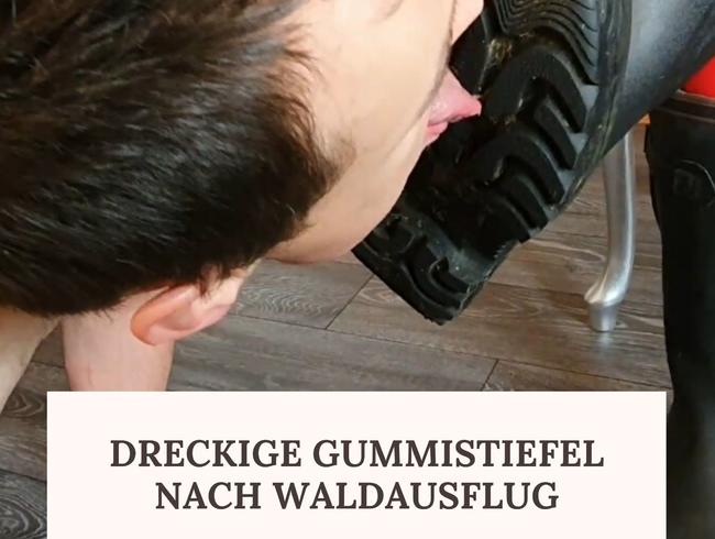 Dreckige Gummistiefel nach Waldausflug