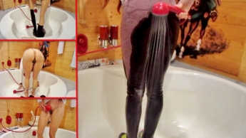 Dusche + Strip in Jeans, Sneakern und und unten ohne