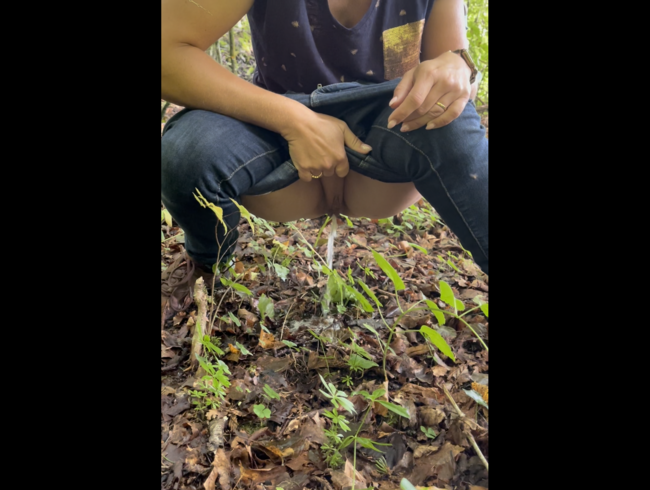 Erstes Pinkel-Video im Wald