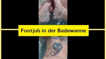 Footjob in der Badewanne!