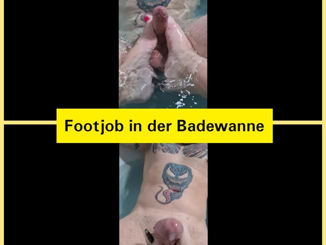 Footjob in der Badewanne!