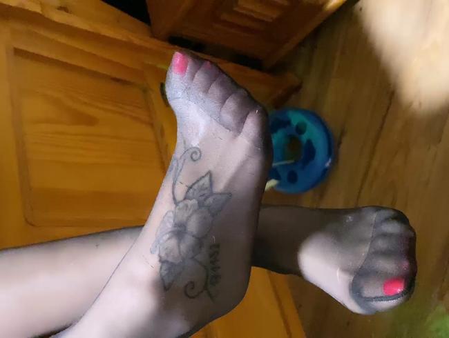 Footjob und meine geilen Nylons Vollgespritzt