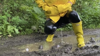 Geiler Waldspaziergang in Gummi mit vielen Höhepunkten