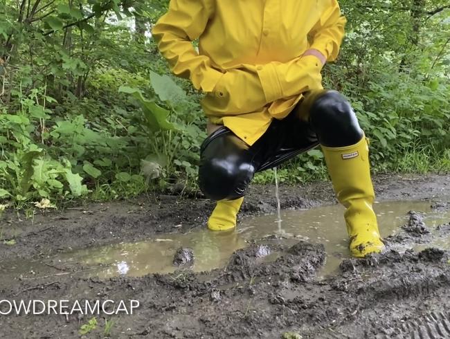 Geiler Waldspaziergang in Gummi mit vielen Höhepunkten