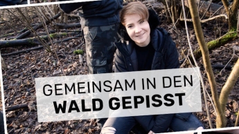 Gemeinsam in den Wald gepisst