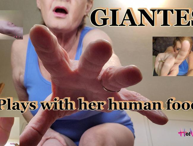 Giantess spielt mit ihrer menschlichen Nahrung