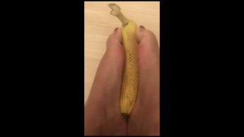 Hab meine Füße an eine Banane gerieben