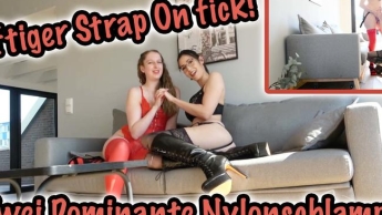 Heftiger Strap On fick! Zwei Dominante Nylonschlampen zeigen dir wie es geht!