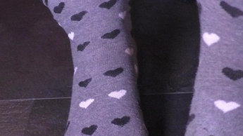 Herzchensocken anziehen