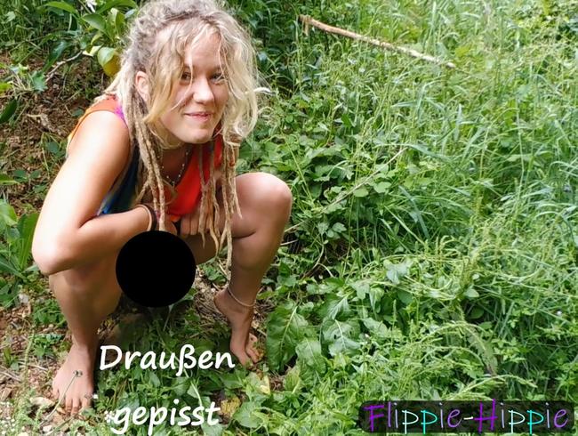 Hippie-Kleid hochheben, hinhocken und PISSEN