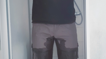 Ich Pisse in meine helle Hose