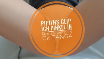 Ich pinkel in meinen weißen Tanga