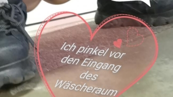 Ich pinkel vor den Eingang im wäscheraum