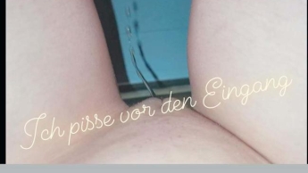 Ich pisse vor den Eingang