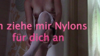 Ich ziehe mir Nylons fuer dich an