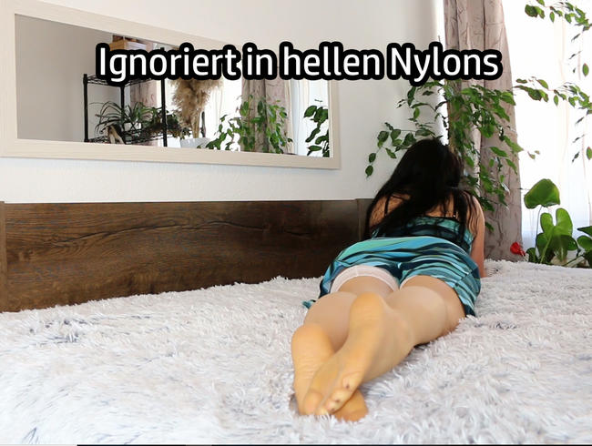 Ignoriert in hellen Nylons