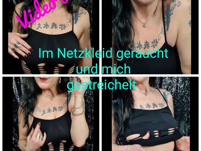 Im Netzkleid geraucht und mich gestreichelt