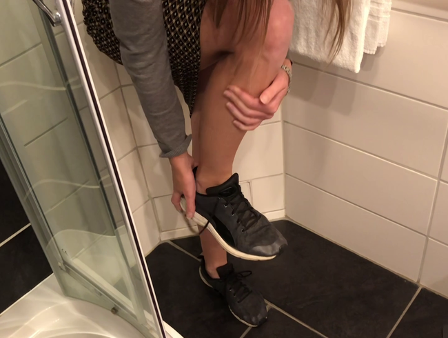 In meine Sneakers gepisst (Userwunsch)