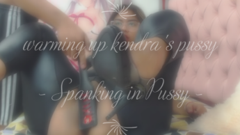 KENDRAS PUSSY AUFWÄRMEN -SPANKING IN PUSSY-