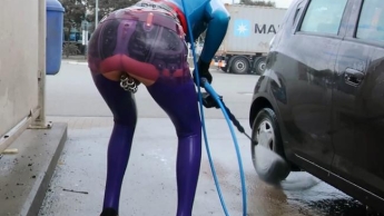 Latex Pierced Doll Transparenter Rock Demask Gürtelmaske Carwash Monster Dildo Fuck in Public P4