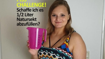 MESSBECHER PISS CHALLENGE! Schaffe ich es 1/2 Liter Natursekt abzufüllen?