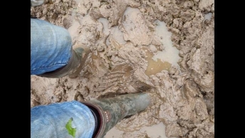 Matschwalk Userwunsch mit Gummistiefel im tiefen Matsch