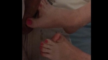 Mein erstes Footjob Video!  Öl, Füße, Muschi und Cumshot !