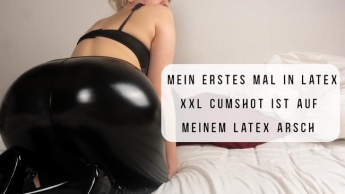 Mein erstes Mal in Latex- XXL Cumshot ist auf meinen Latexarsch!!!!