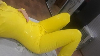 Mein neon neuer echter LaTeX Jumpsuit! Ich stecke einen Pflug in meinen Arsch! xxxx