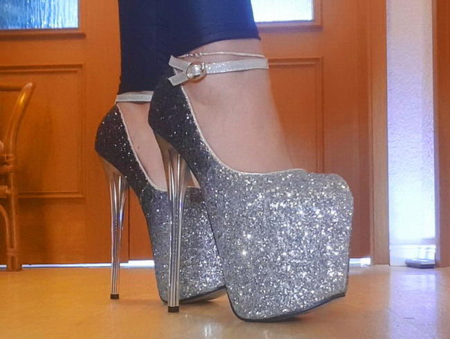 Meine neuen mega hohen High-Heels ;-)