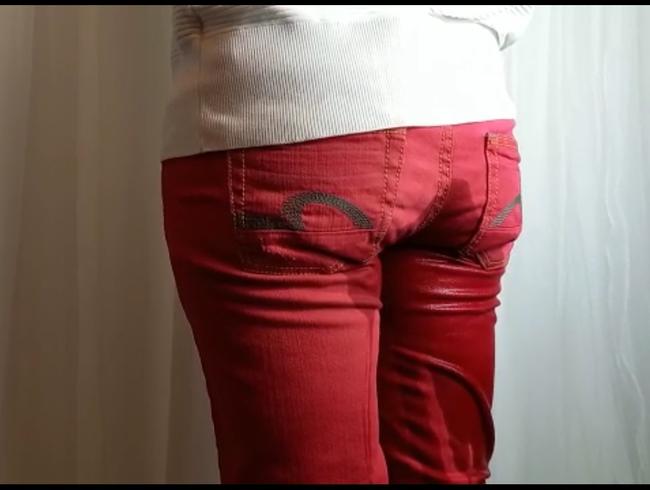 Meine rote Jeans einpissen…